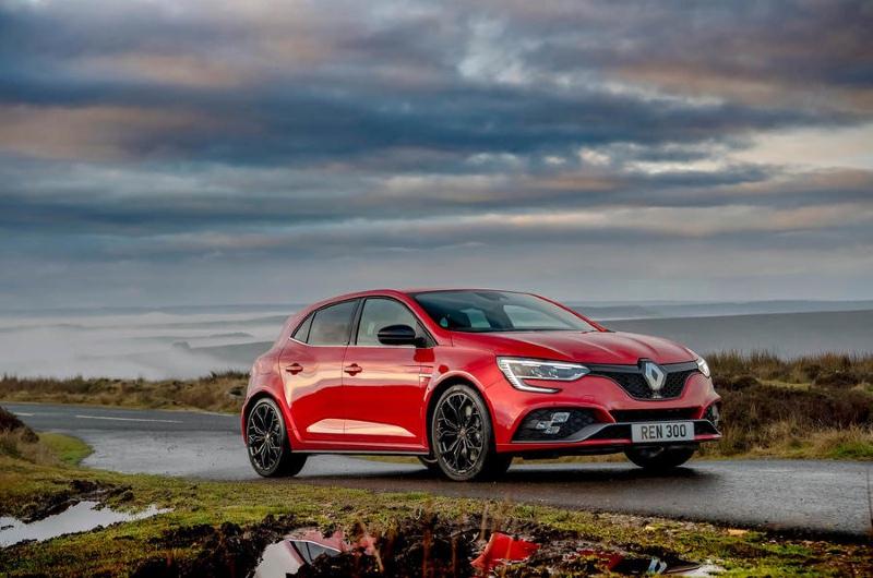 12-renault-megane-rs-300-edc-2021-uk-first-drive-review-static-front.jpg