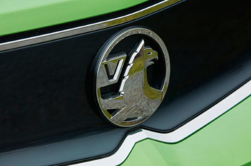 4-vauxhall-mokka-e-2021-uk-first-drive-review-nose-badge.jpg