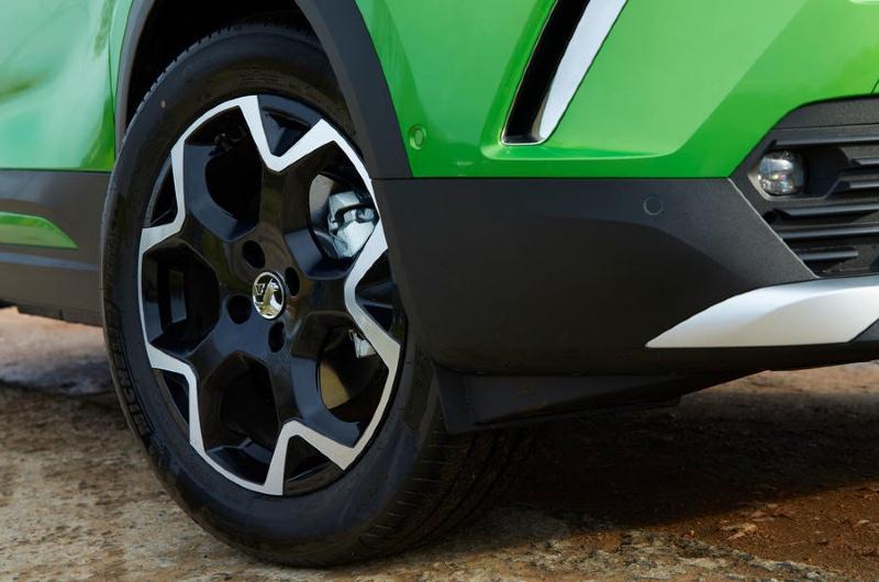 9-vauxhall-mokka-e-2021-uk-first-drive-review-alloy-wheels.jpg