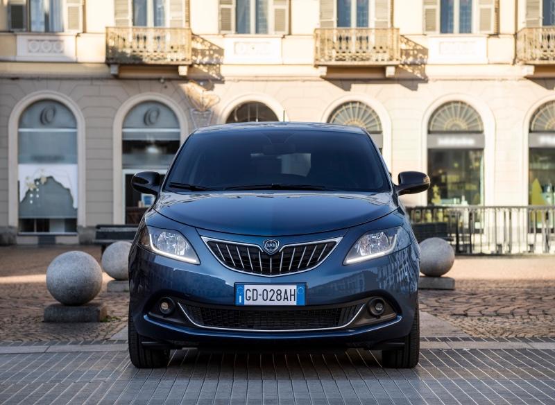 Lancia-Ypsilon-4.jpg