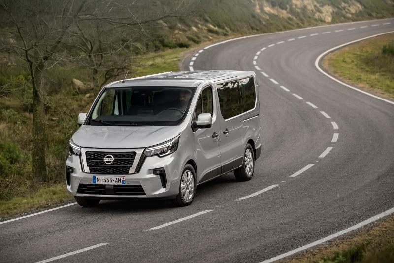 2021-Nissan-NV300-Combi-6.jpg