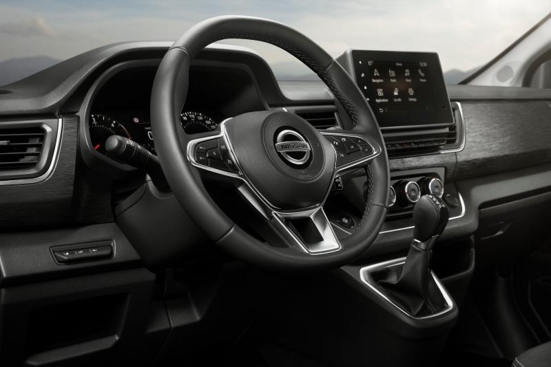 2021-Nissan-NV300-Combi-34.jpg