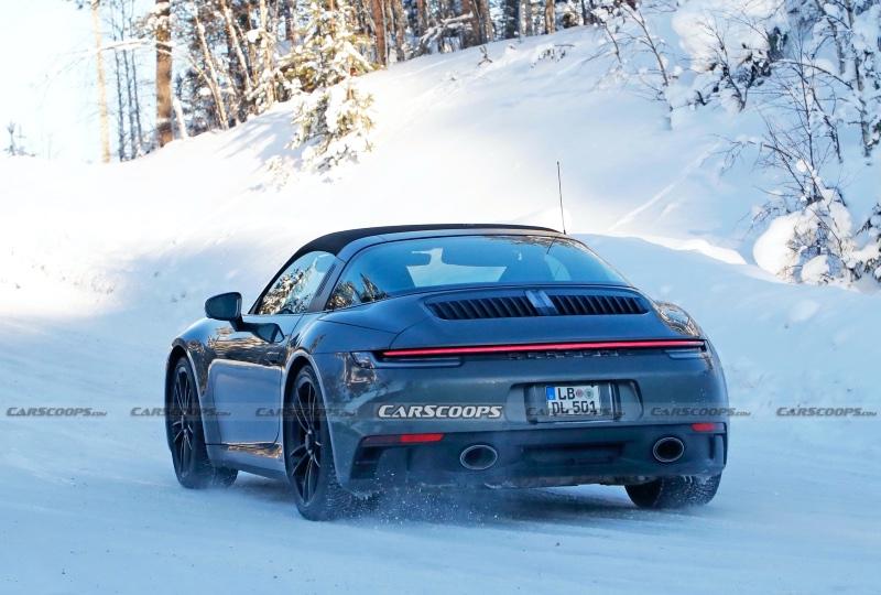 2022-Porsche-911-GTS-Targa-Prototype-03.jpg