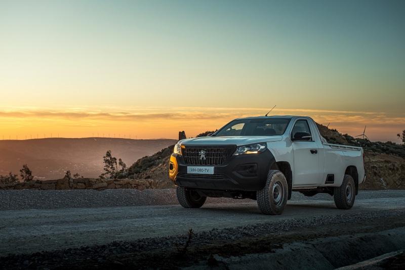 2021-peugeot-landtrek-pickup-truck-africa-middle-east-11.jpg