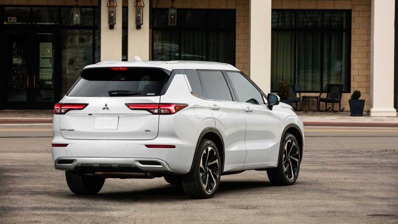 2022-mitsubishi-outlander.jpg