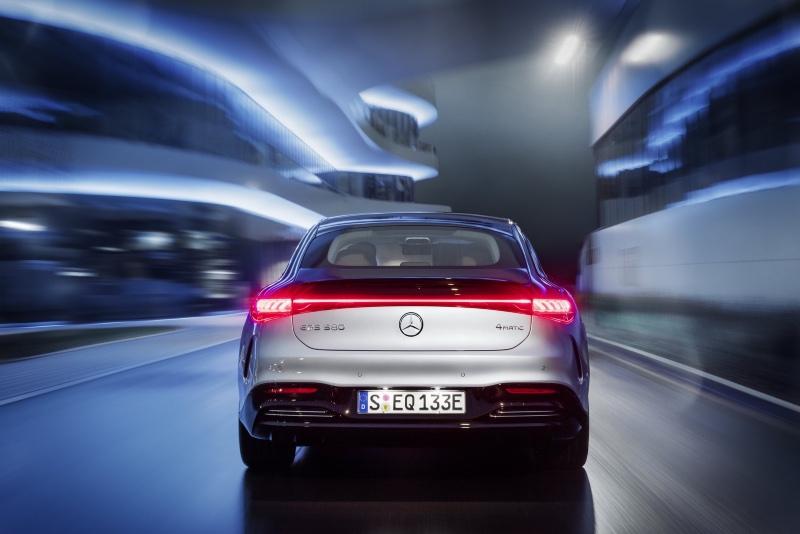 2022-Mercedes-Benz-EQS-1.jpg