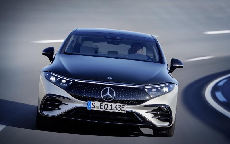 2022-Mercedes-Benz-EQS-11.jpg