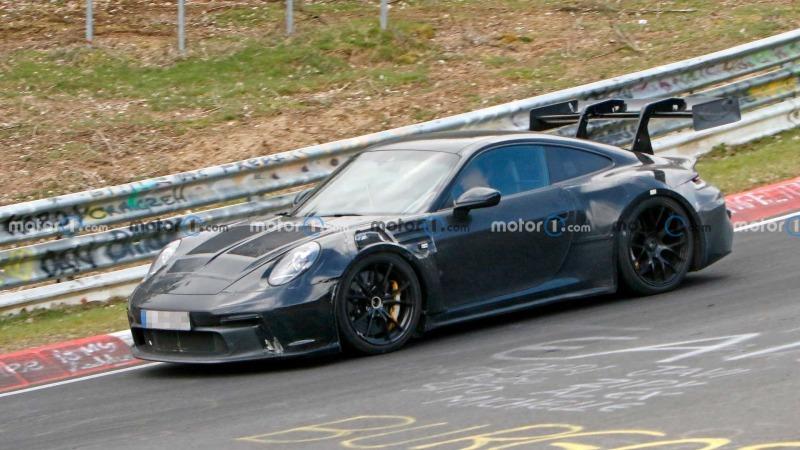 new-porsche-911-gt3-rs-spied-at-the-nurburgring (1).jpg