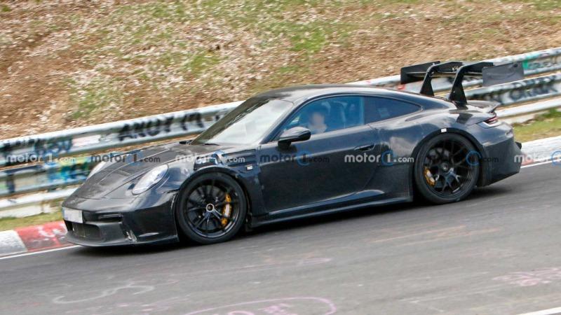 new-porsche-911-gt3-rs-spied-at-the-nurburgring (2).jpg