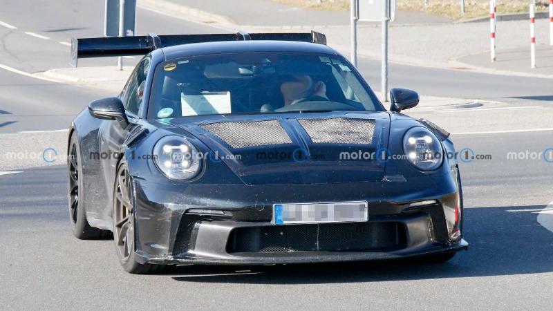 new-porsche-911-gt3-rs-spied-at-the-nurburgring (4).jpg