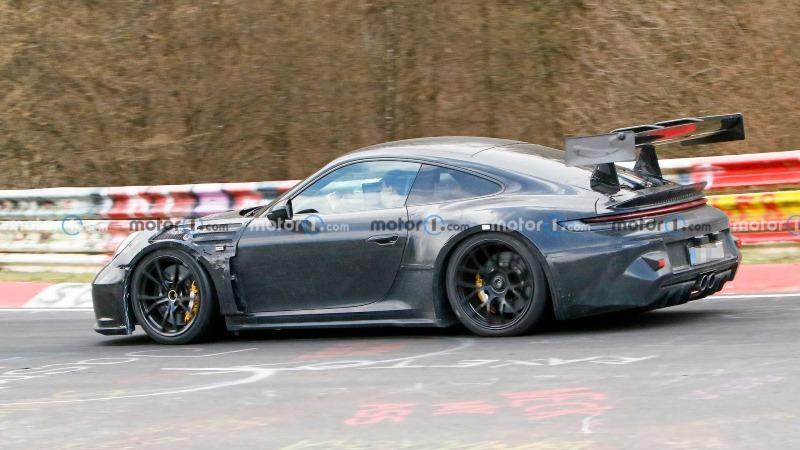 new-porsche-911-gt3-rs-spied-at-the-nurburgring (9).jpg