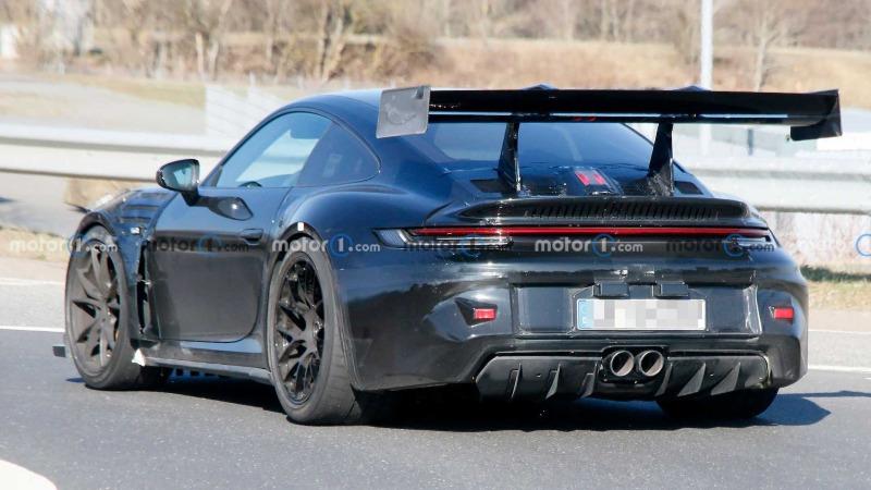 new-porsche-911-gt3-rs-spied-at-the-nurburgring (10).jpg