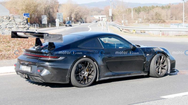 new-porsche-911-gt3-rs-spied-at-the-nurburgring (14).jpg