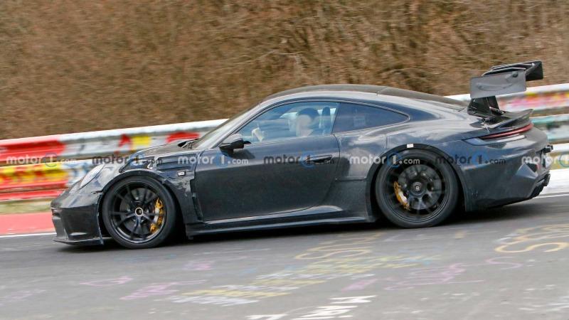 new-porsche-911-gt3-rs-spied-at-the-nurburgring (22).jpg