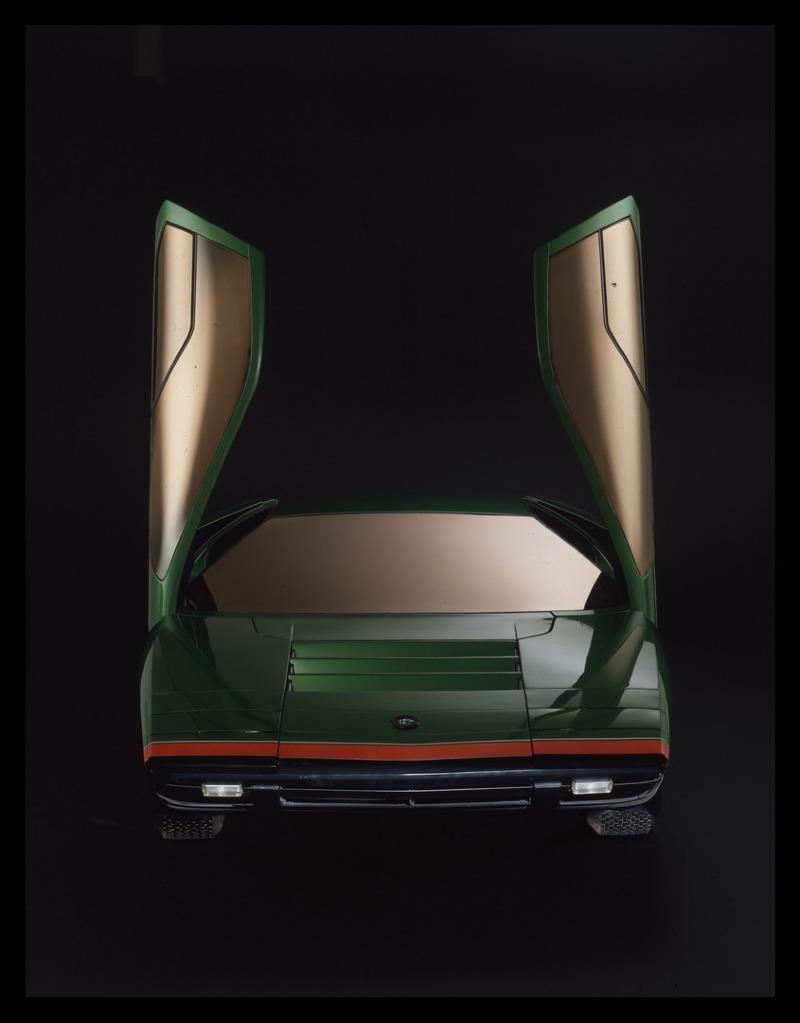 205540c0-1968-alfa-romeo-carabo-concept-4.jpg