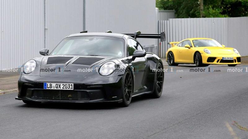 2022-porsche-911-gt3-rs-spy-photo (1).jpg