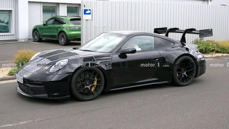 2022-porsche-911-gt3-rs-spy-photo (3).jpg