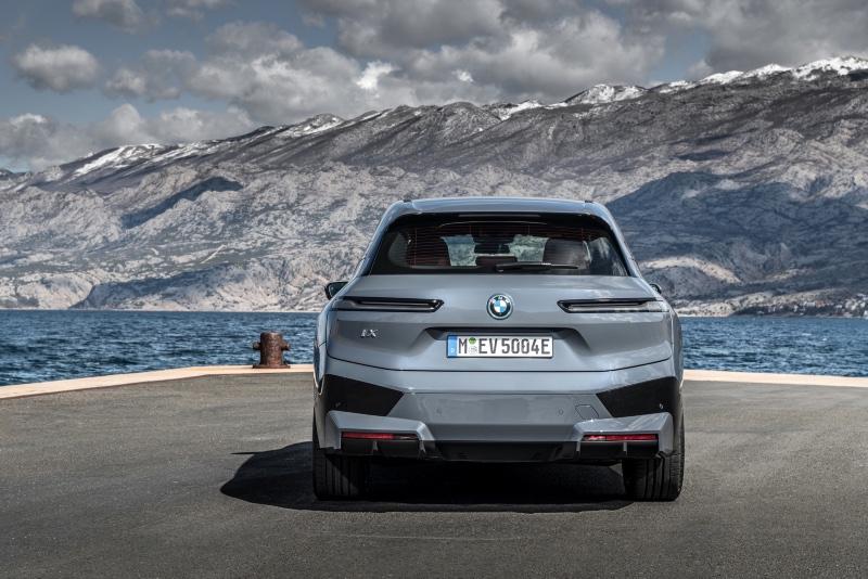 2022-BMW-ix-xDrive50-9.jpg
