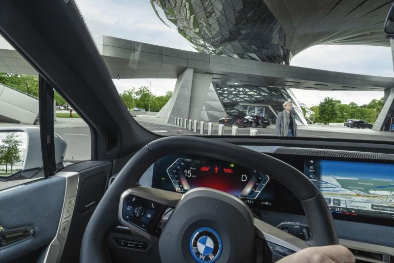 2022-BMW-ix-xDrive50-82.jpg