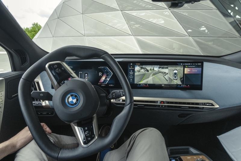 2022-BMW-ix-xDrive50-83.jpg