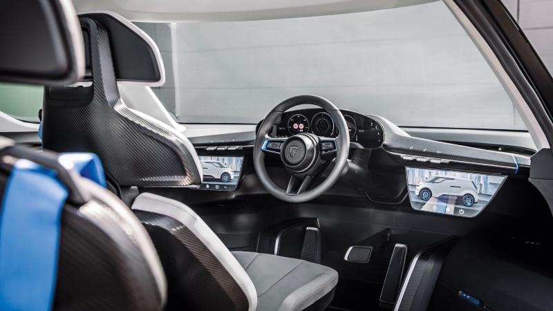 Porsche-Vision-Renndienst-Interior-4.jpg