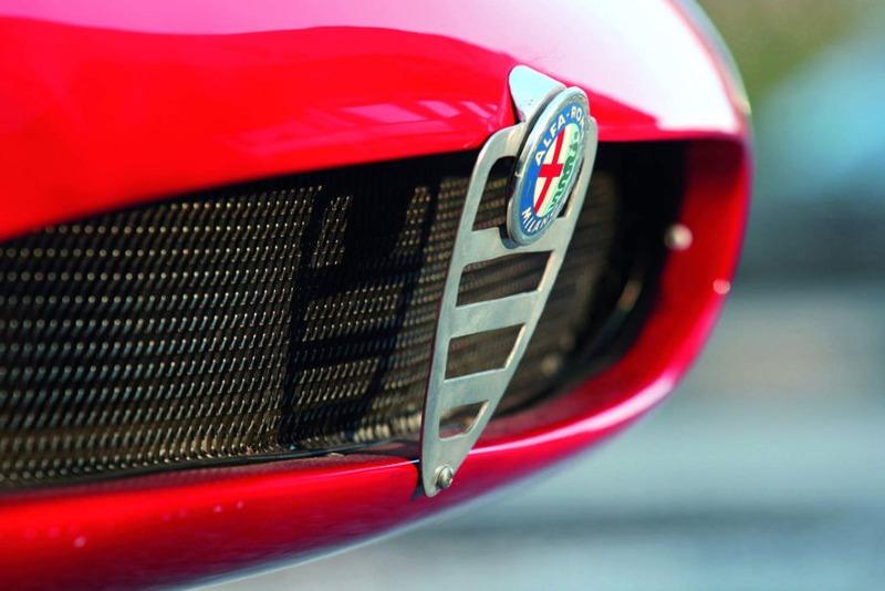 Alfa-Romeo-T33-2-Stradale-c890x594-ffffff-C-feec4fda-304978.jpg