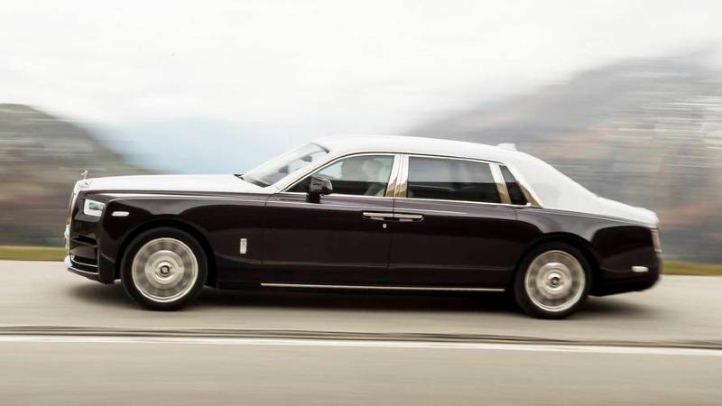 2018-rolls-royce-phantom-first-drive (9).jpg