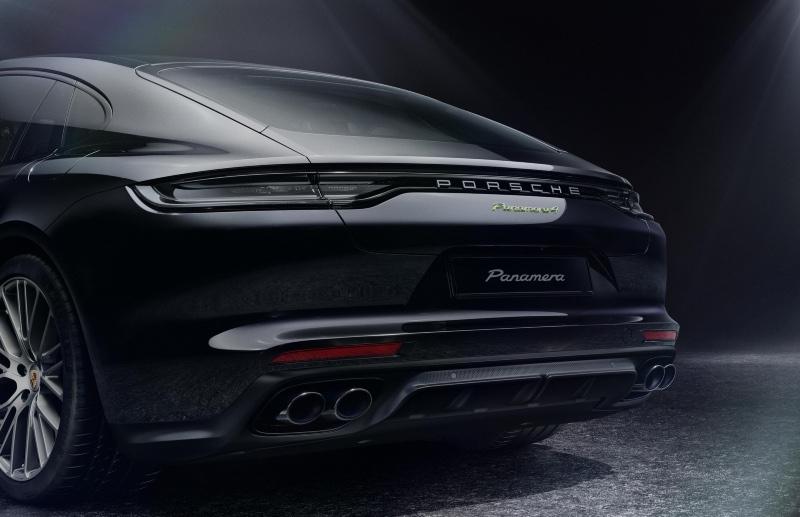 2022-Porsche-Panamera-Platinum-Edition-3.jpg