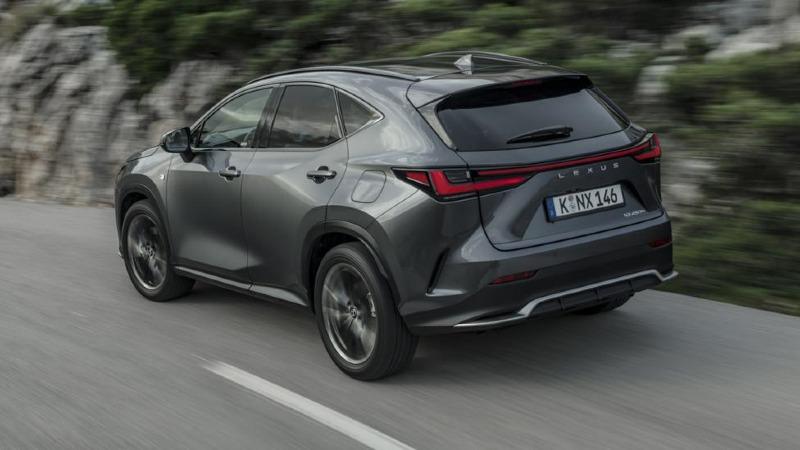 Lexus_NX_dynamic_rear34.jpg