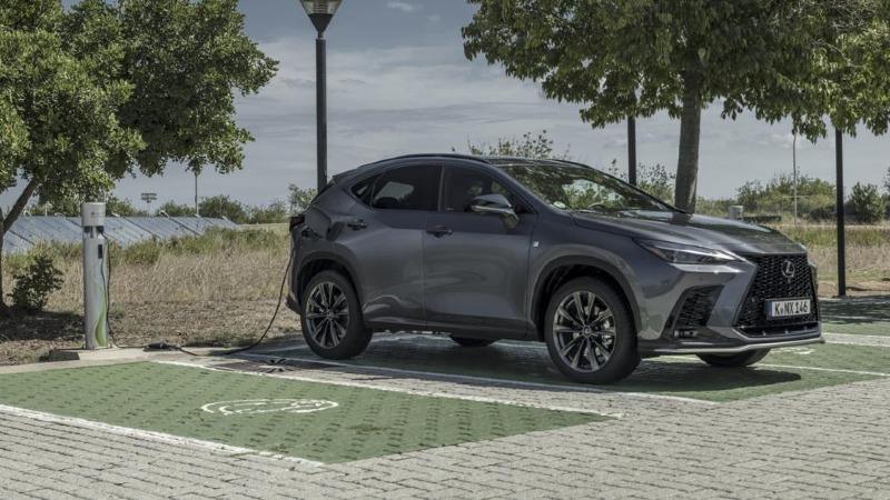 Lexus_NX_static_charging.jpg