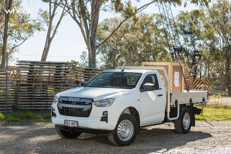 2021_Isuzu_D-Max_4x2_SX_Single_Chassis_Ute_Auto_static_front_construction_site.jpg