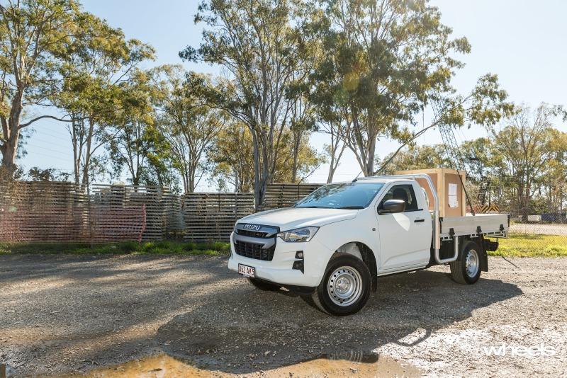 2021_Isuzu_D-Max_4x2_SX_Single_Chassis_Ute_Auto_static_front_three_quarter_construction_site.jpg