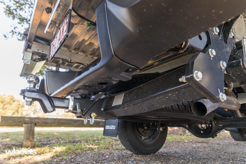 2021_Isuzu_D-Max_4x2_SX_Single_Chassis_Ute_Auto_detail_rear_tow_bar.jpg