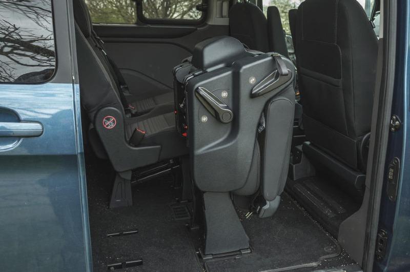 16-ford-tourneo-2021-lt-folding-seats.jpg