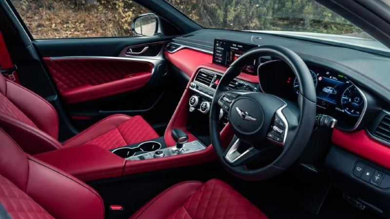 Genesis_G70_Shooting_Brake_interior_front_detail.jpg