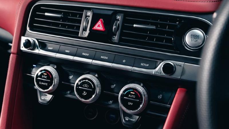 Genesis_G70_Shooting_Brake_interior_aircon.jpg