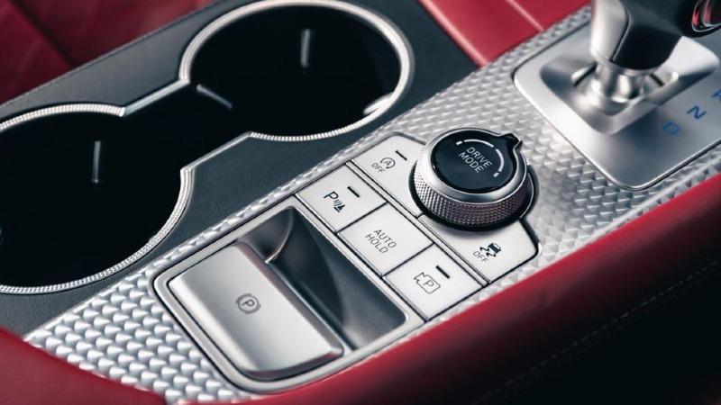 Genesis_G70_Shooting_Brake_interior_detail.jpg