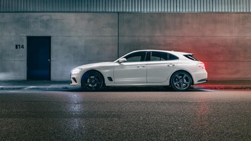 Genesis_G70_Shooting_Brake_static_side.jpg