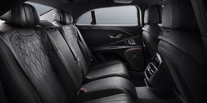 06-new-flying-spur-v8-cross-rearin-piano-black-leather-1400x700.jpg