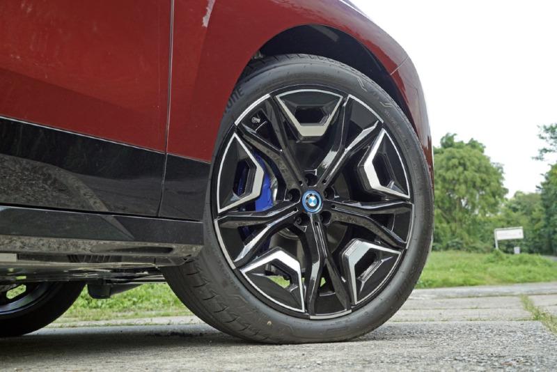 2021-BMW-iX-xdrive40-Singapore-First-Impresions-CarBuyer.com_.sg-11-1024x683.jpg
