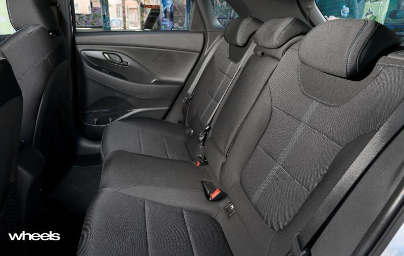 2021_Hyundai_i30_N_hatchback_polar_white_interior_rear_seat.jpg
