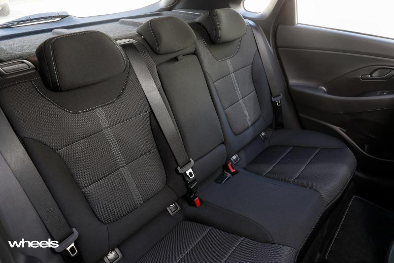 2021_Hyundai_i30_N_hatchback_polar_white_interior_rear_seat_contour.jpg