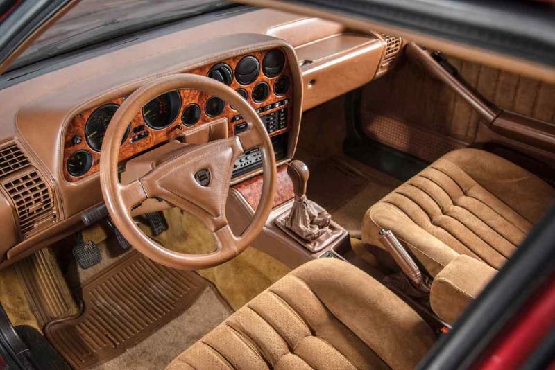 Lancia-Thema-8.32-velour-interior-1152x768.jpg