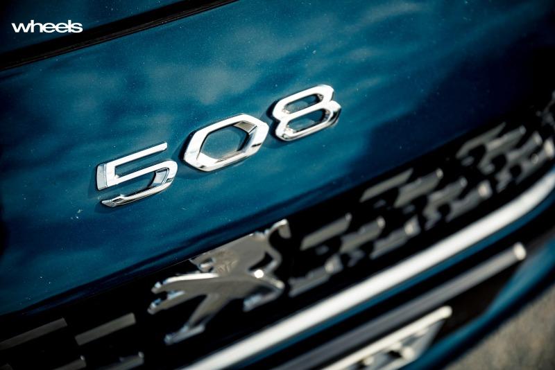 2021_Peugeot_508_GT_Fastback_Celebes_Blue_Australia_detail_bonnet_badge_EDewar.jpg