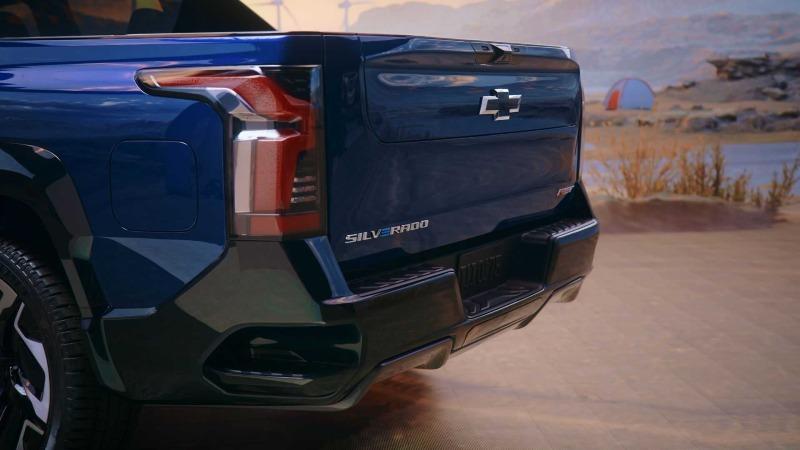 2024-chevrolet-silverado-ev-multiflex-tailgate.jpg