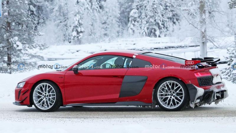 audi-r8-ultimate-rwd-side-view-spy-photo (6).jpg