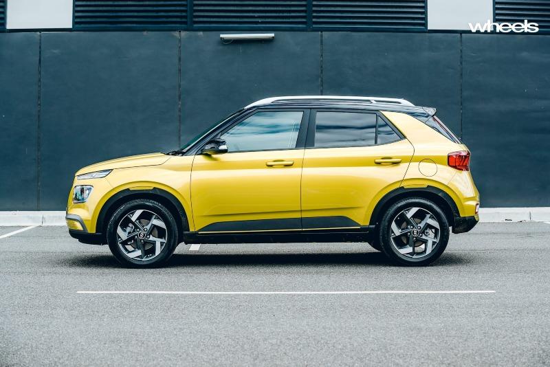 2020_Hyundai_Venue_Elite_Acid_Yellow_Australia_static_side_EDewar.jpg