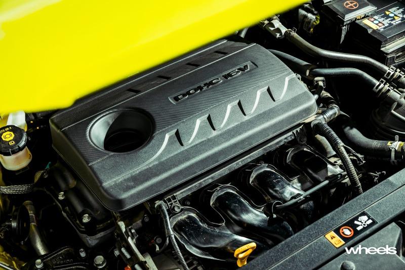 2020_Hyundai_Venue_Elite_Acid_Yellow_Australia_engine_bay_ABrook.jpg