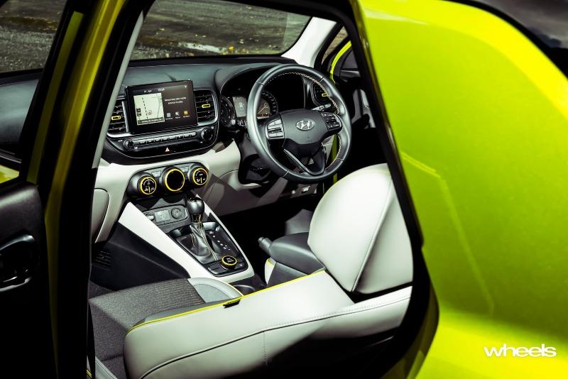 2020_Hyundai_Venue_Elite_Acid_Yellow_Australia_interiorin_ABrook.jpg