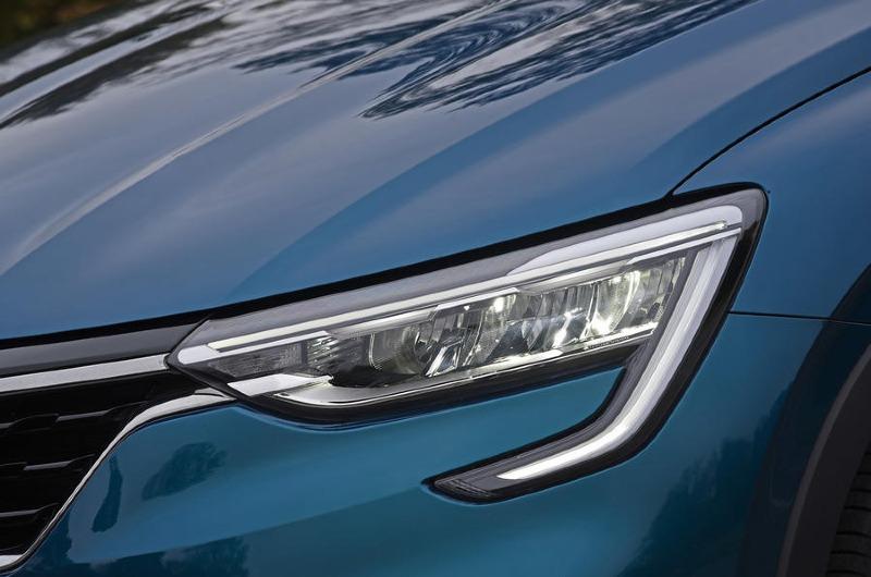 5-renault-arkana-2022-long-term-review-headlights.jpg